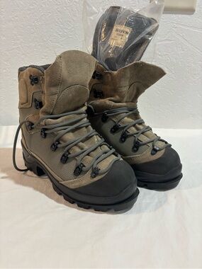 New! Bates E03600 Tora Bora Alpine Hiking Boots